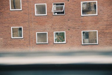 Pencereli ve su dolu pencere