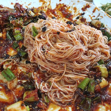 Lezzetli Asya yemeklerinin yakın görüntüsü