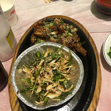 Lezzetli Asya yemeklerinin yakın görüntüsü