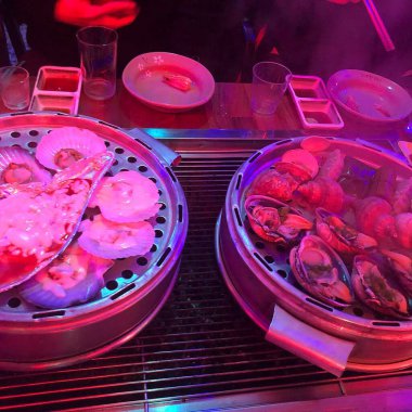 Lezzetli Asya yemeklerinin yakın görüntüsü