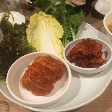 Lezzetli Asya yemeklerinin yakın görüntüsü