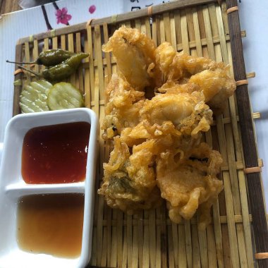 Lezzetli Asya yemeklerinin yakın görüntüsü