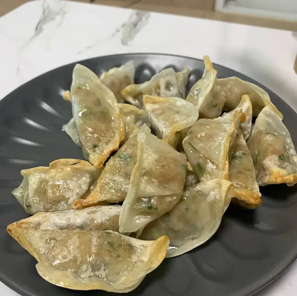 Baharatlı ve baharatlı ev yapımı hamur tatlısı.