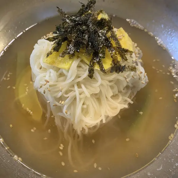 Lezzetli Asya yemeklerinin yakın görüntüsü