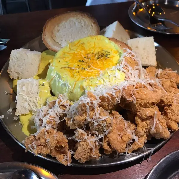 Soslu kızarmış tavuk.