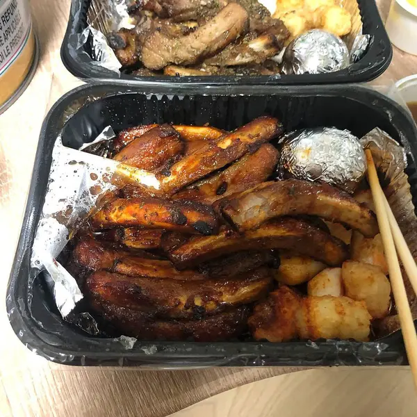 Lezzetli Asya yemeklerinin yakın görüntüsü