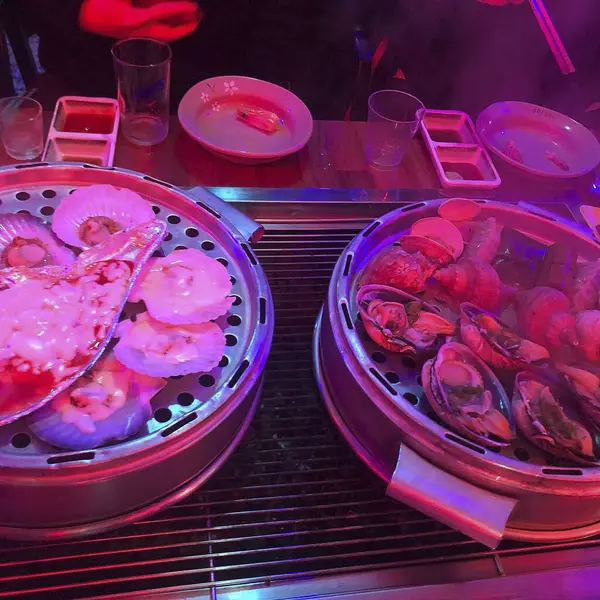 Lezzetli Asya yemeklerinin yakın görüntüsü