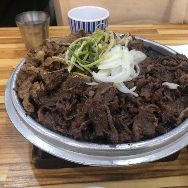 Sebze ve baharatlı biftek güveci.