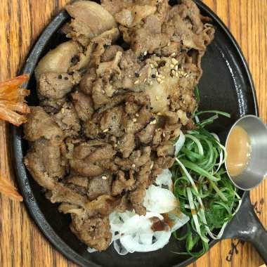 Sebze ve baharatlı biftek güveci.