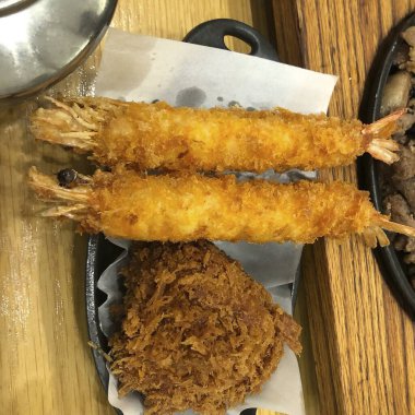 Limonlu ve baharatlı kızarmış balık.