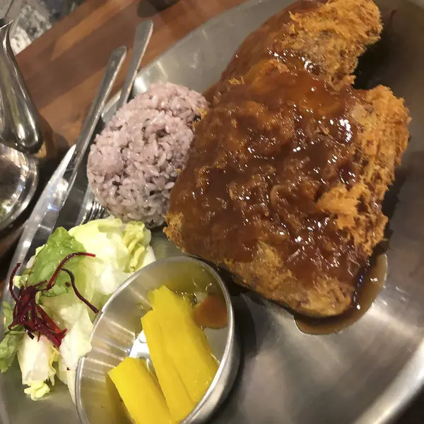 Lezzetli Asya yemeklerinin yakın görüntüsü