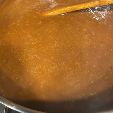 Sıcak çorba pişiriyorum..