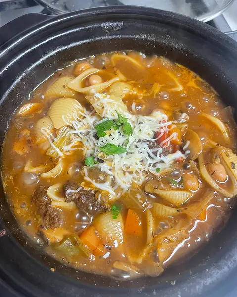 Lezzetli Asya yemeklerinin yakın görüntüsü