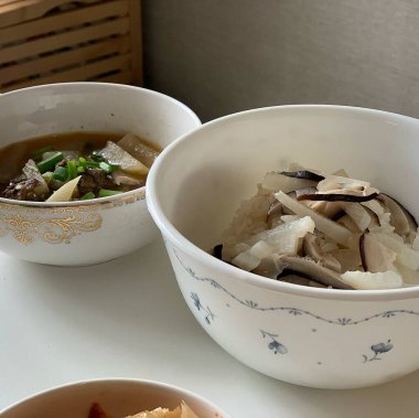 Lezzetli Asya yemeklerinin yakın görüntüsü