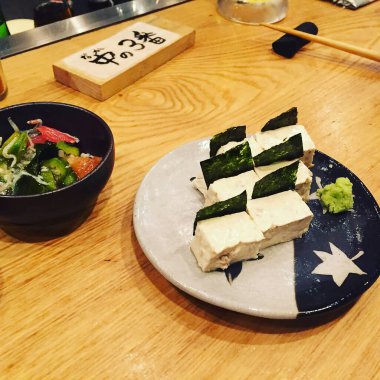 Lezzetli yiyeceklere yakın.