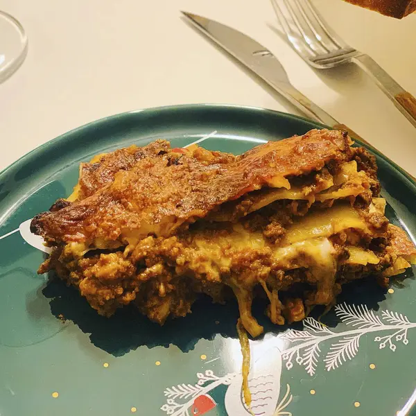 Kızarmış tavuğun mutfak fotoğrafı.