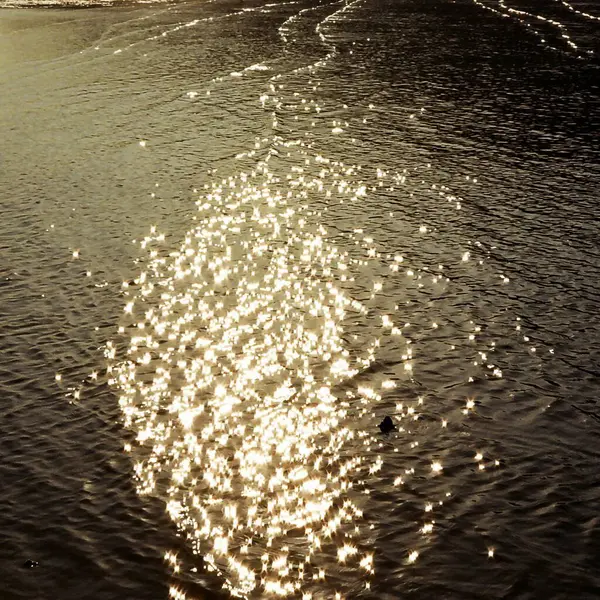 Işıkta su dalgaları