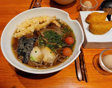 Lezzetli çorba ve mutfak konseptini kapat.