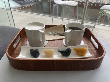 kahve, sıcak çikolata, kahve çekirdekleri, süt, şeker, çikolata.