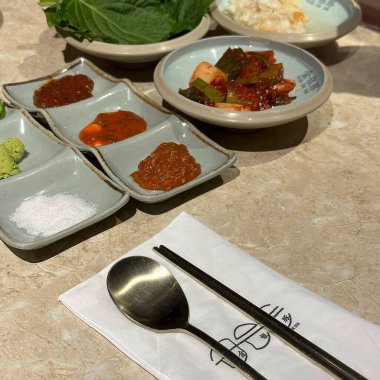 Lezzetli Asya yemeklerinin yakın görüntüsü