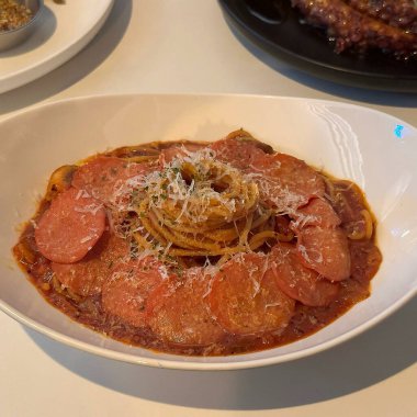 bir tabak etli makarna