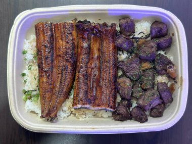 Tavuk ve sebzeli ızgara pilav.