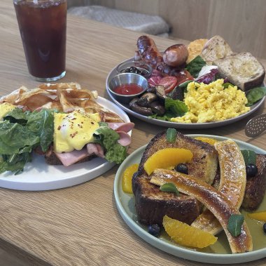 Tabakta nefis bir kahvaltı, yakın çekim.