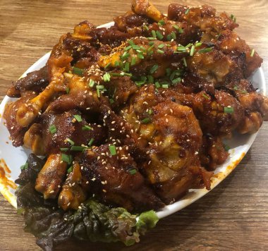 Sebzeli tavuk kanadı kızarmış