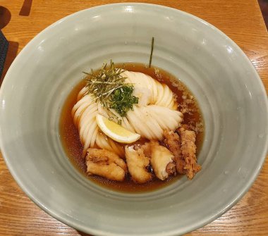 Asya yemekleriyle lezzetli Asya yemeklerini yakından izleyin.