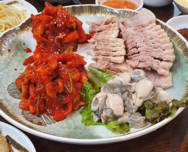 Yakın plan domuz bifteği.