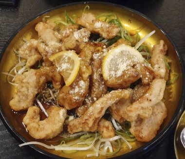 Lezzetli Asya yemeklerinin yakın görüntüsü