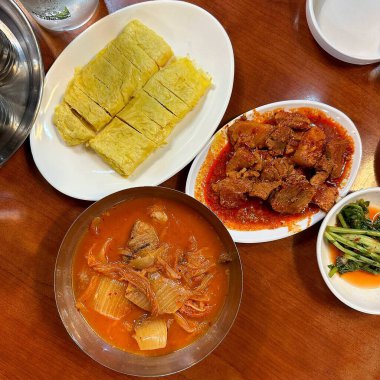 Lezzetli Asya yemeklerinin yakın görüntüsü