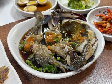 Sebze ve şifalı deniz ürünleri çorbası.