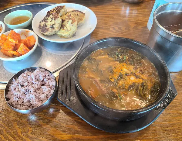 Geleneksel Kore yemekleri, lezzetli pirinç.