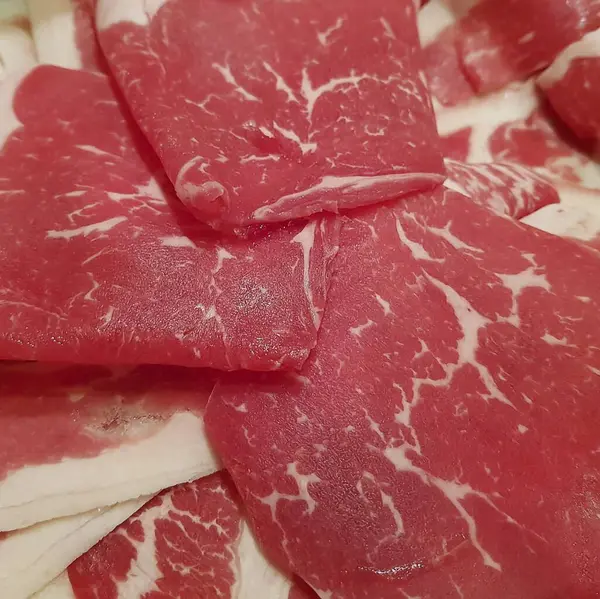 Taze domuz eti baharat ile