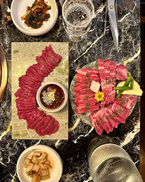 Lezzetli Asya yemeklerinin yakın görüntüsü