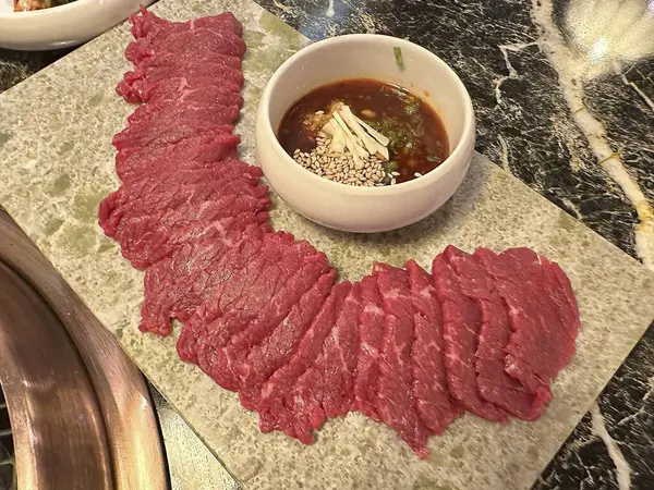 Baharatlı ve otlu biftek.