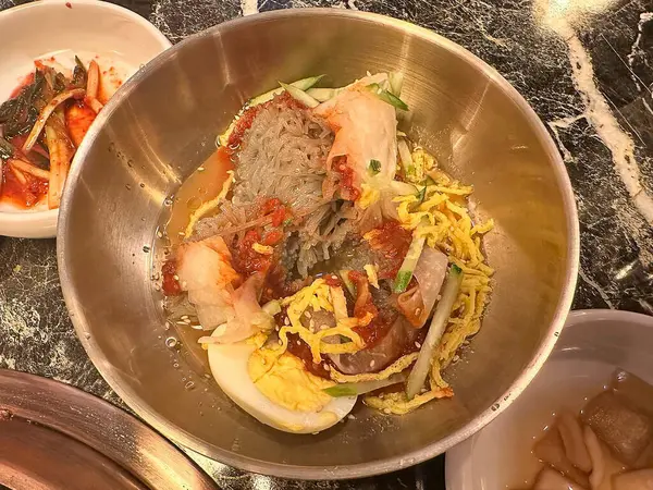 Sebzeli eriştenin mutfak fotoğrafı.