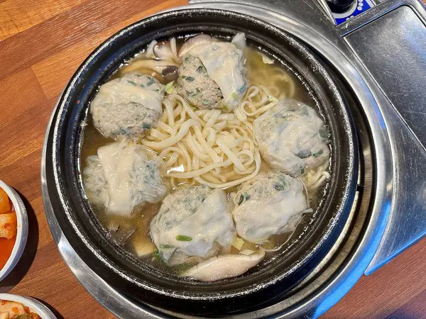 Tencerede Çin yemeği