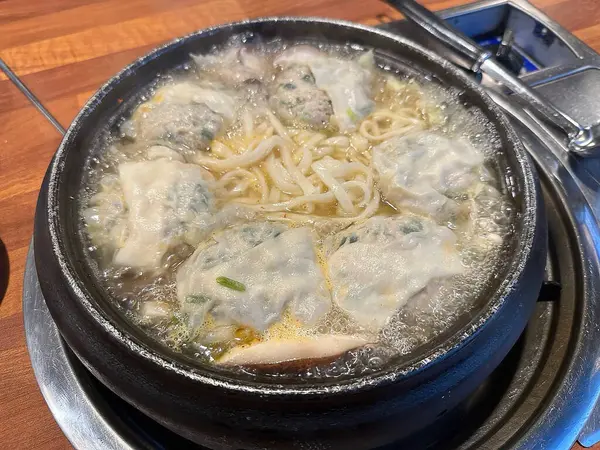 Lezzetli Asya yemeklerinin yakın görüntüsü