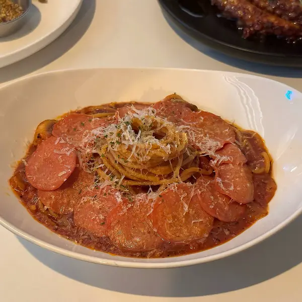 bir tabak etli makarna