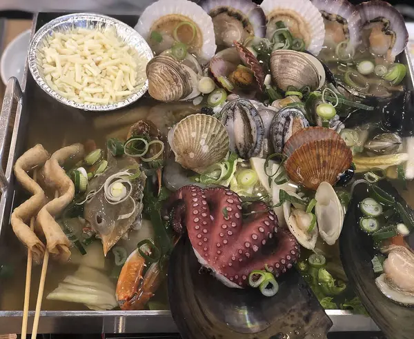 Lezzetli Asya yemeklerinin yakın görüntüsü