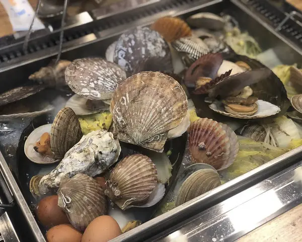 Pazarda taze deniz ürünleri