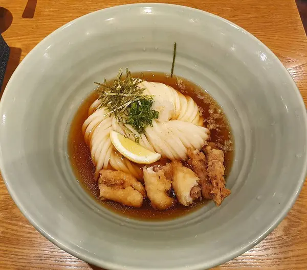 Asya yemekleriyle lezzetli Asya yemeklerini yakından izleyin.