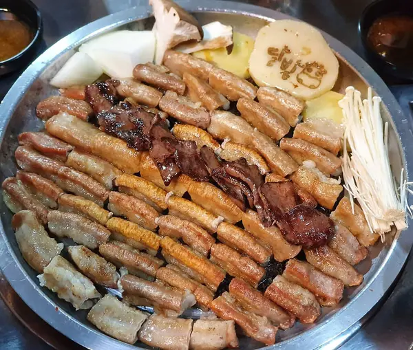 Baharatlı ve sebzeli ızgara tavuk.