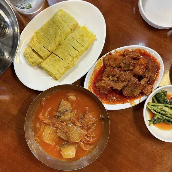 Lezzetli Asya yemeklerinin yakın görüntüsü