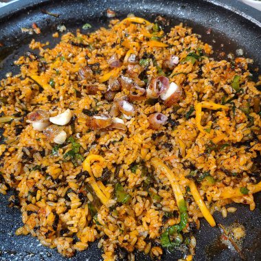 Sebzeli ve baharatlı pilav.