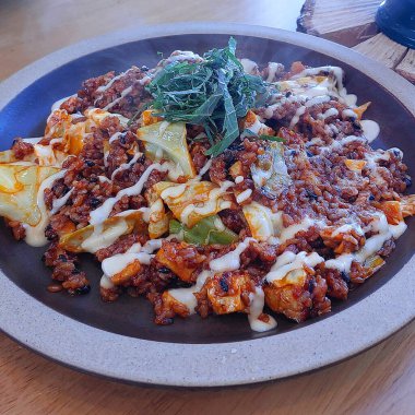 Kore yemekleri, kızarmış pirinç, geleneksel Kore yemekleri.