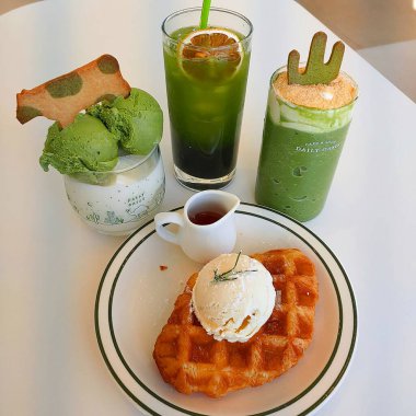 Yeşil çay ve kurabiyeli dondurma.