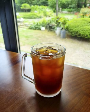 Masada buzlu çay ve buz.